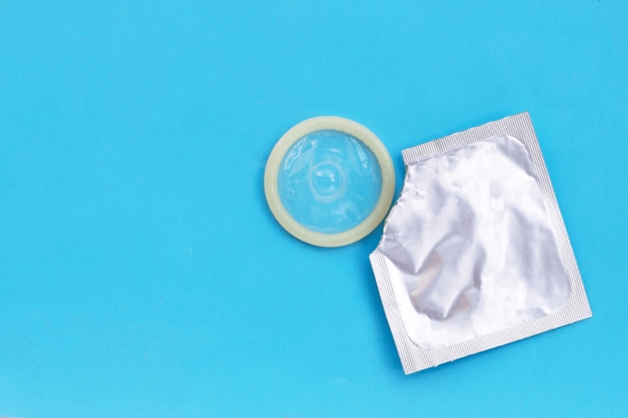 Giải đáp: Có nên dùng 2 bao cao su cùng lúc không?