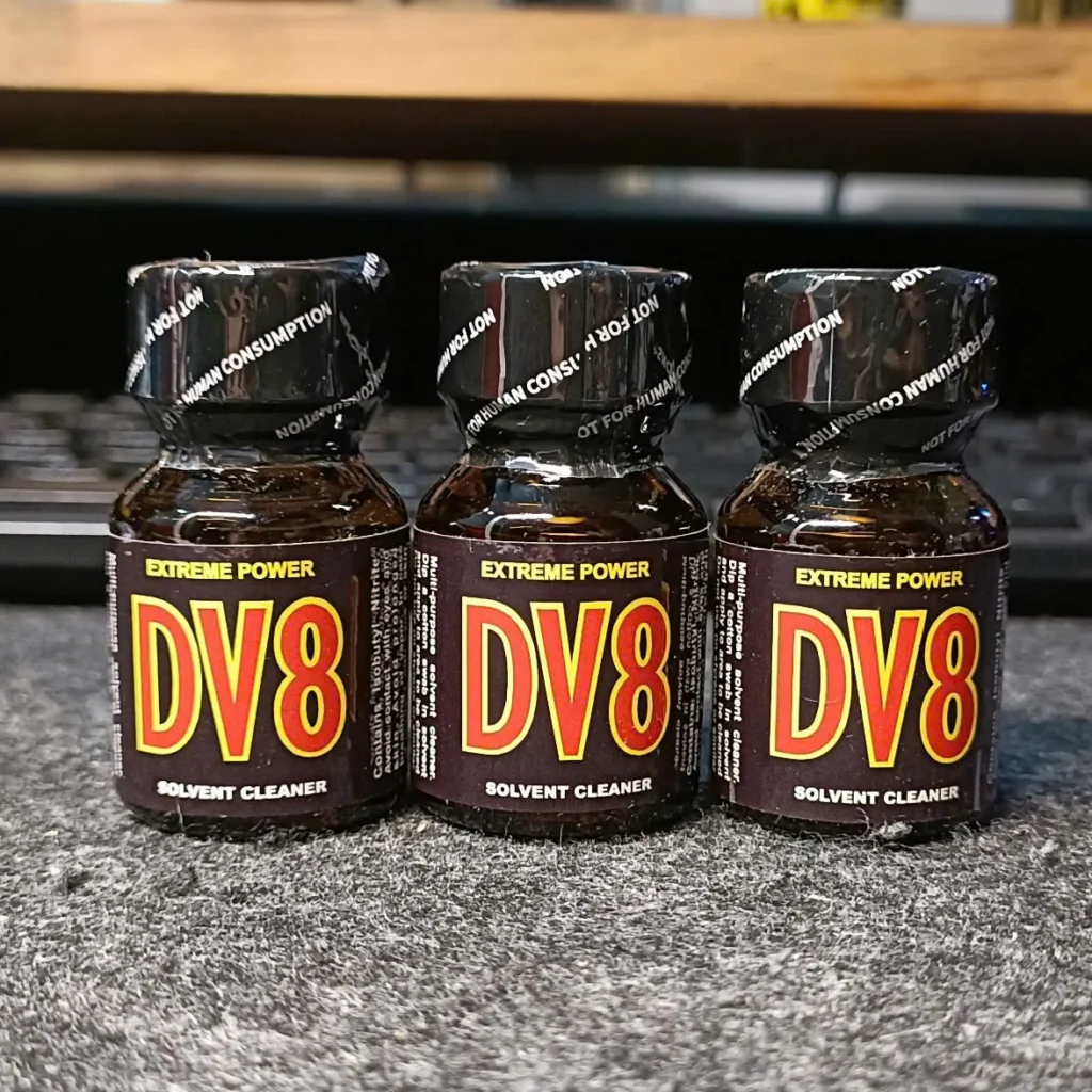 popper dv8 10ml với hiệu ứng mạnh, cảm giác lên ngay sau khi hít, phù hợp những người có gu mùi mạnh, nồng